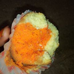 A picture of Two in one vanilla cups cake.