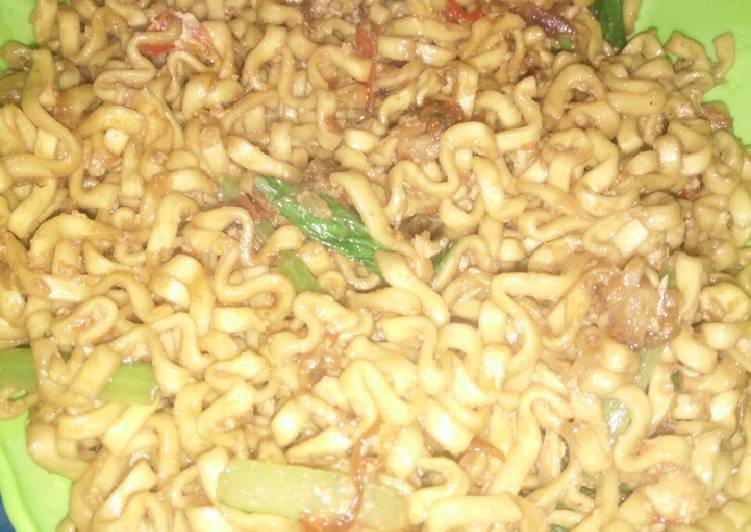 Bagaimana Menyiapkan Mie goreng sawi hijau yang Lezat Sekali