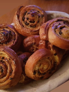 A picture of -Pain aux raisins ou pépites de chocolat-.