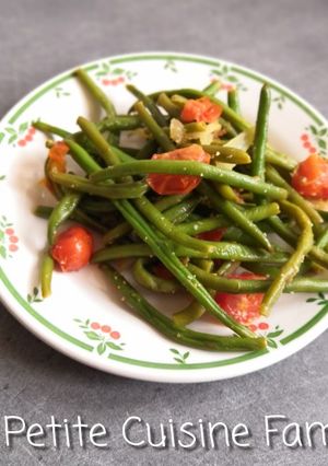 Une photo de Poêlée de haricots verts et tomates cerises