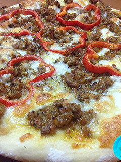 Una foto de Pizza boloñesa