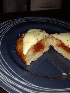 Una foto de Pizzetas fritas