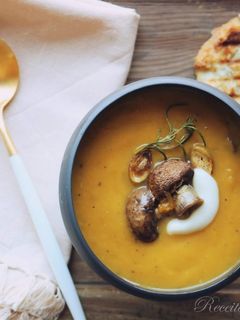 Foto de Sopa de Curgete e Abóbora Assada Com Cogumelos