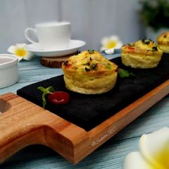 A picture of Egg Sausage Muffins.