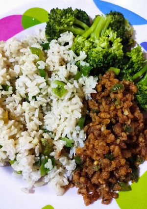 Una foto de Arroz integral con cosas random - Vegano - Sin tacc 🌱
