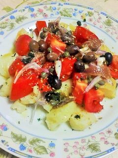 Una foto de Ensalada de papas y anchoas