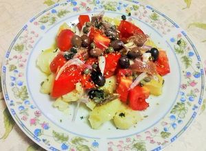 Una foto de Ensalada de papas y anchoas