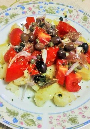 Una foto de Ensalada de papas y anchoas