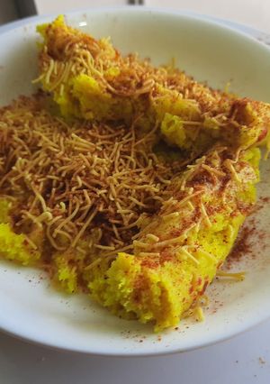 સુરતી લોચો (Surti Locho Recipe in Gujarati) રેસીપી મુખ્ય ફોટો