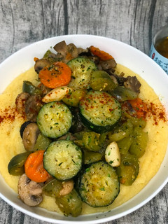 胡麻蒜香炒時蔬佐玉米粥(Polenta with stir-fried vegetables) 的食譜成品照片