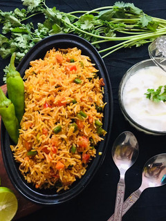 તવા પુલાવ (Tava Pulao Recipe In Gujarati) રેસીપી મુખ્ય ફોટો
