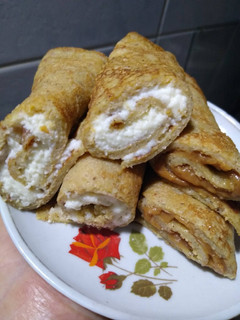 Una foto de Panqueques de Banana y Avena Rellenos con Ricota y Dulce