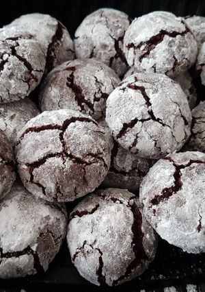 A picture of Chocolate Crinkles.