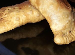 Una foto de Empanadas de macha y queso