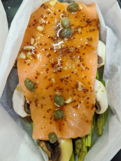 Una foto de Salmón en papillote