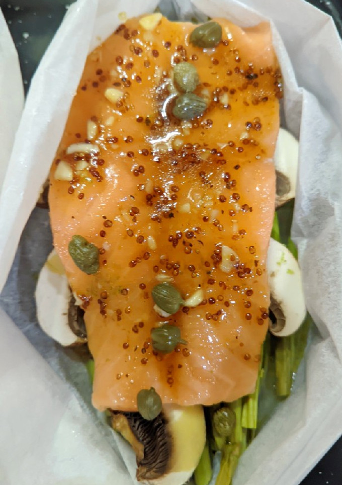 Una foto de Salmón en papillote
