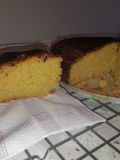 Una foto de Coca de llanda con naranja y miel