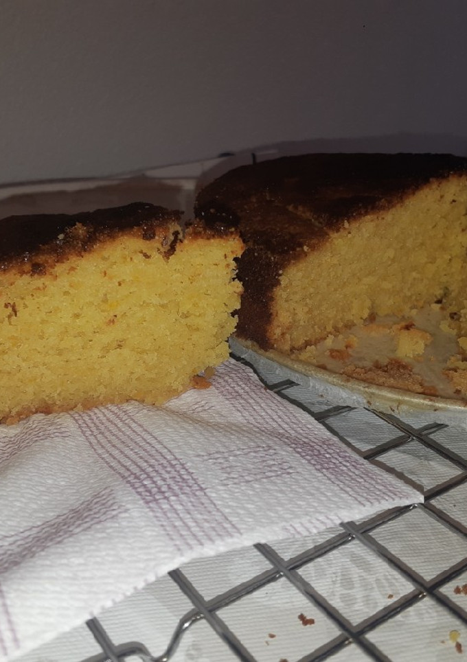 Una foto de Coca de llanda con naranja y miel