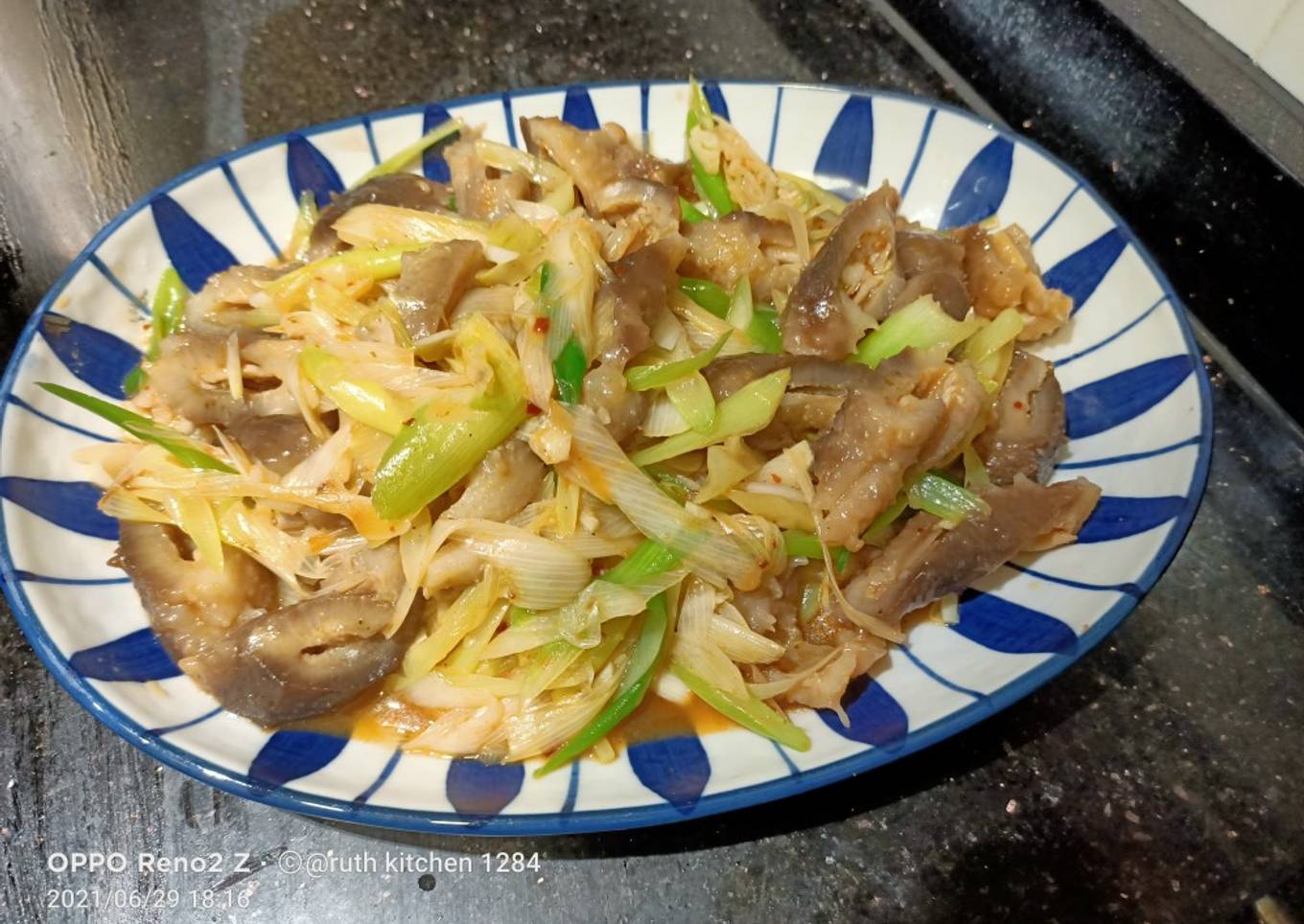 Sautéed Sea Cucumber With Leeks