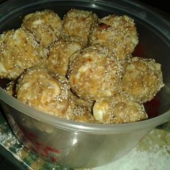 A picture of Jaggery and dry nuts laddu.