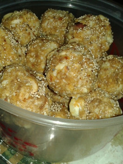 A picture of Jaggery and dry nuts laddu.
