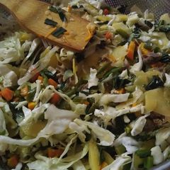 A picture of Salad mix with potatoes.