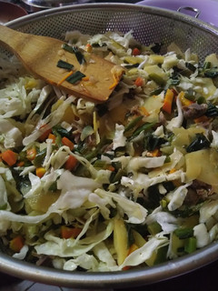 A picture of Salad mix with potatoes.