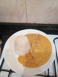 Una foto de Arroz con pollo al curry