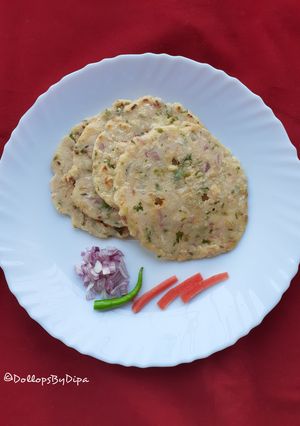 A picture of Akki roti (rice flat bread).