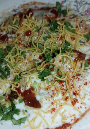 દહીં વડા (Dahi Vada Recipe In Gujarati) રેસીપી મુખ્ય ફોટો