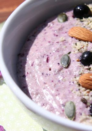Une photo de Petite crème violette aux graines de sarrasin