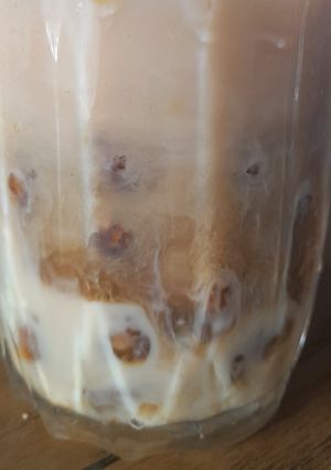 Una foto de Buble tea con perlas de mandioca caseras