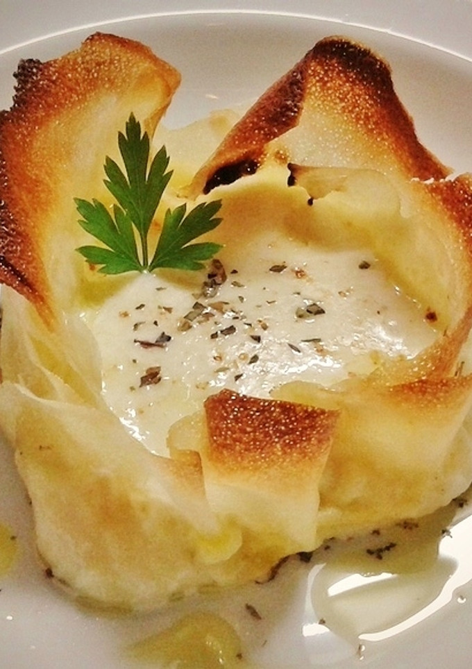 Una foto de Tulipas rellenas de queso mozzarela y mermelada de tomate