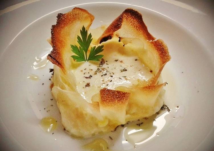 Tulipas rellenas de queso mozzarela y mermelada de tomate