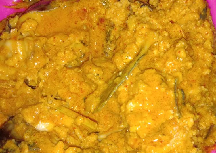 Cara Menyiapkan Ikan mas bumbu kuning yang Enak