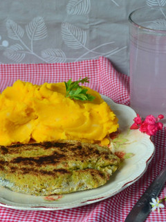 Una foto de Milanesas ahumadas de berenjena rellenas de queso🍆