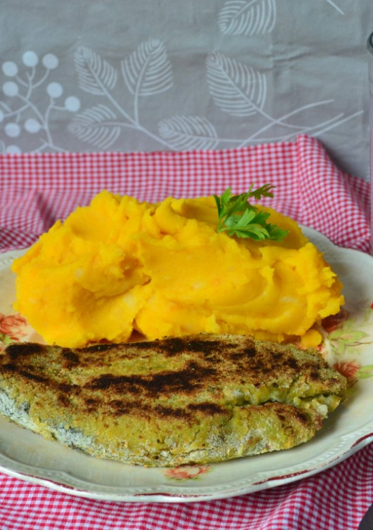 Una foto de Milanesas ahumadas de berenjena rellenas de queso🍆