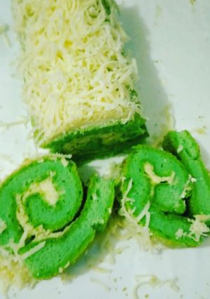 Foto resep Pandan Cheese Roll Cake #keto