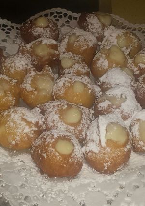 Foto principal de Buñuelos de viento rellenos de crema