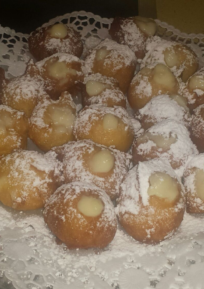 Una foto de Buñuelos de viento rellenos de crema