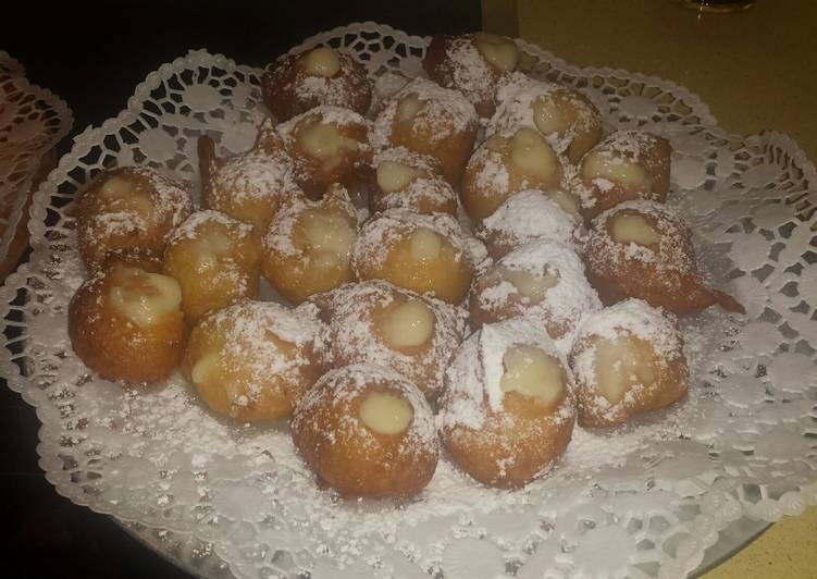 Buñuelos de viento rellenos de crema