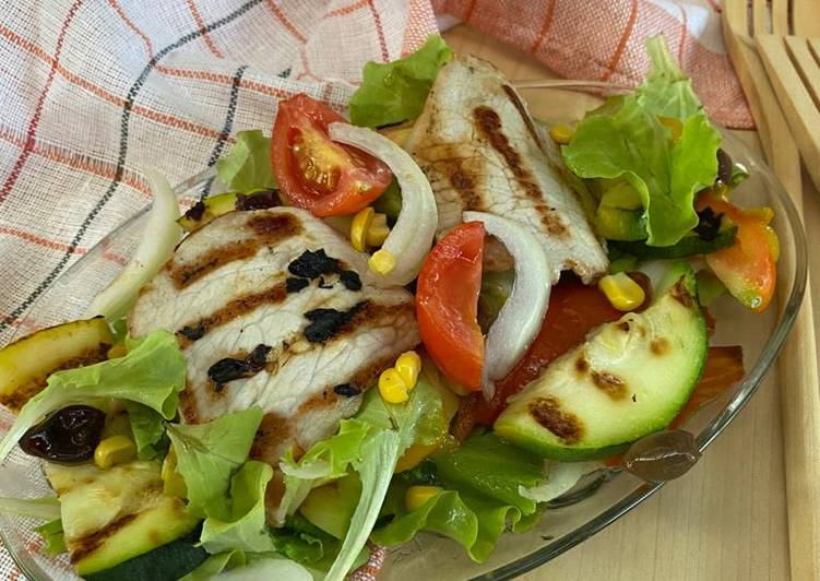 Insalata con carne e verdure