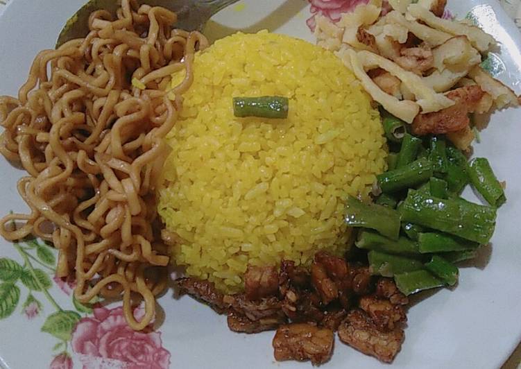 Nasi Kuning Goreng