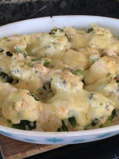 Una foto de Brócoli y papas al horno