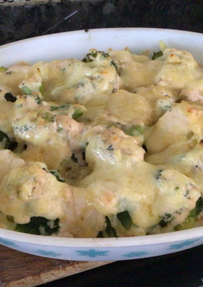 Una foto de Brócoli y papas al horno
