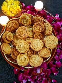 लच्छा मठरी (lachha Mathri recipe in Hindi) रेसिपी मुख्य फोटो
