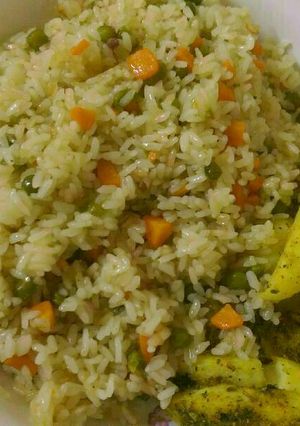 صورة لوصفة أرز بالجزر و البازلاء (رز بالجزر و البسلة) 🍲