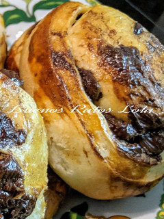 Una foto de Caracolas de chocolate en panificadora y horno