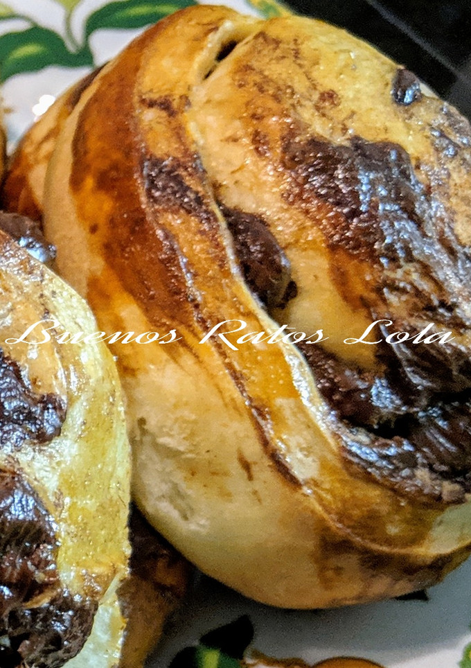 Una foto de Caracolas de chocolate en panificadora y horno