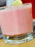 Shake truskawkowy z sokiem z pokrzywy